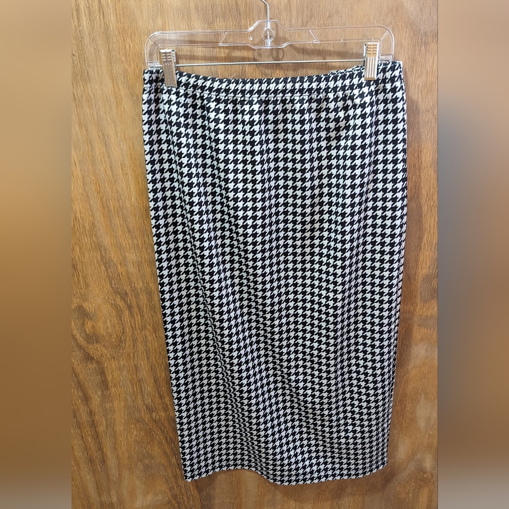 Nuggles 31" Houndstooth Skirt